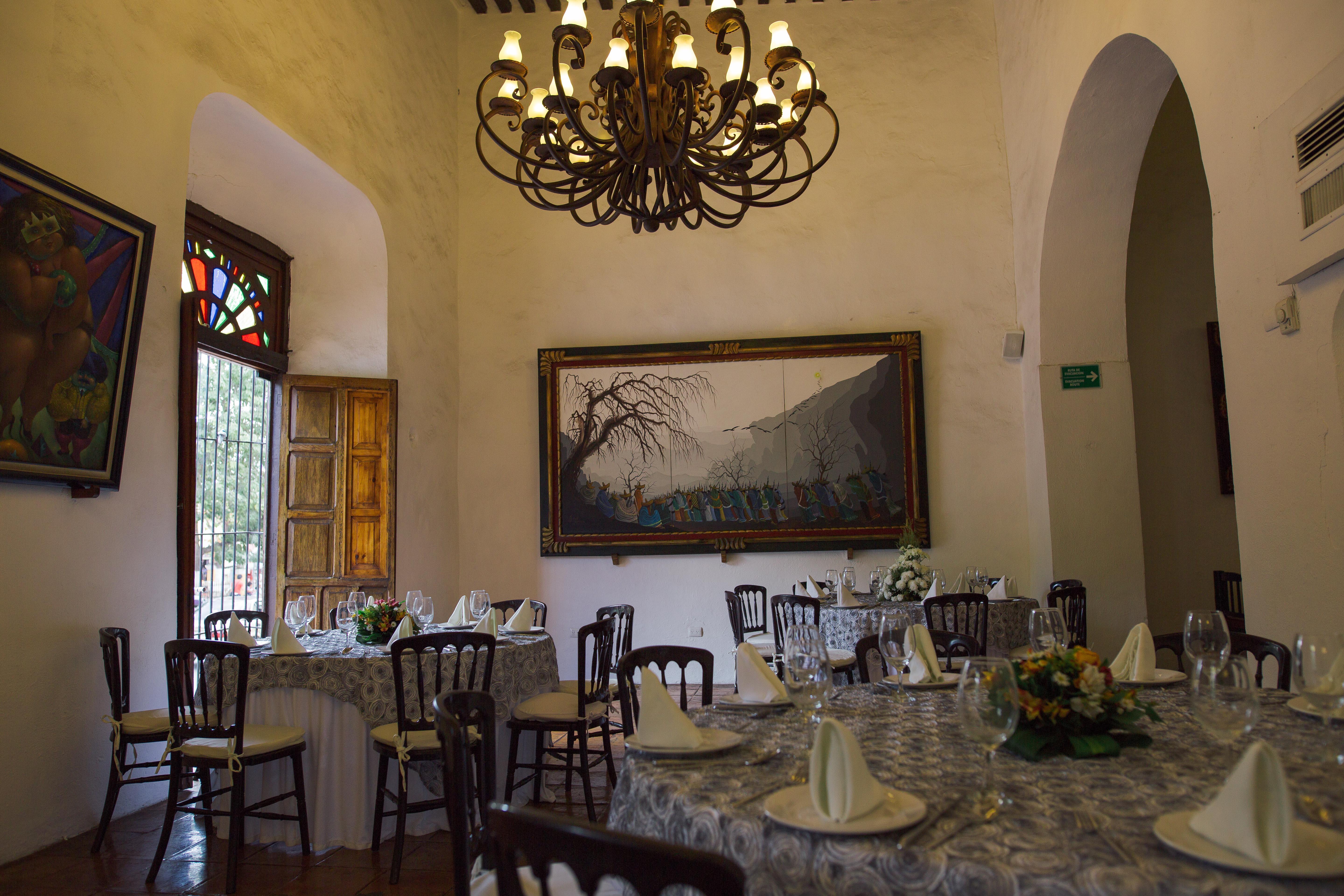 Hotel Meson Del Marques Valladolid  Exteriér fotografie Interior of the restaurant