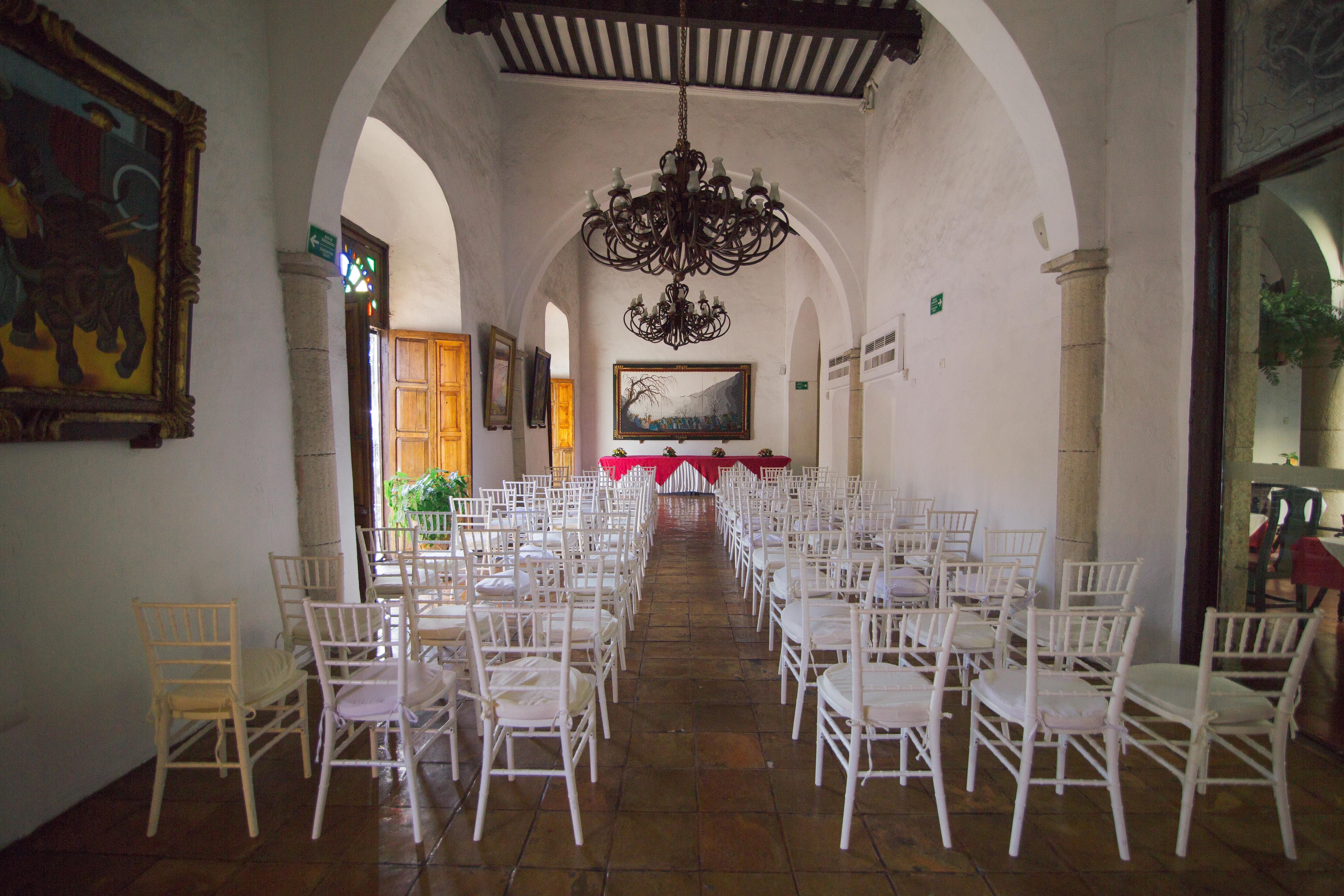 Hotel Meson Del Marques Valladolid  Exteriér fotografie The interior of the museum