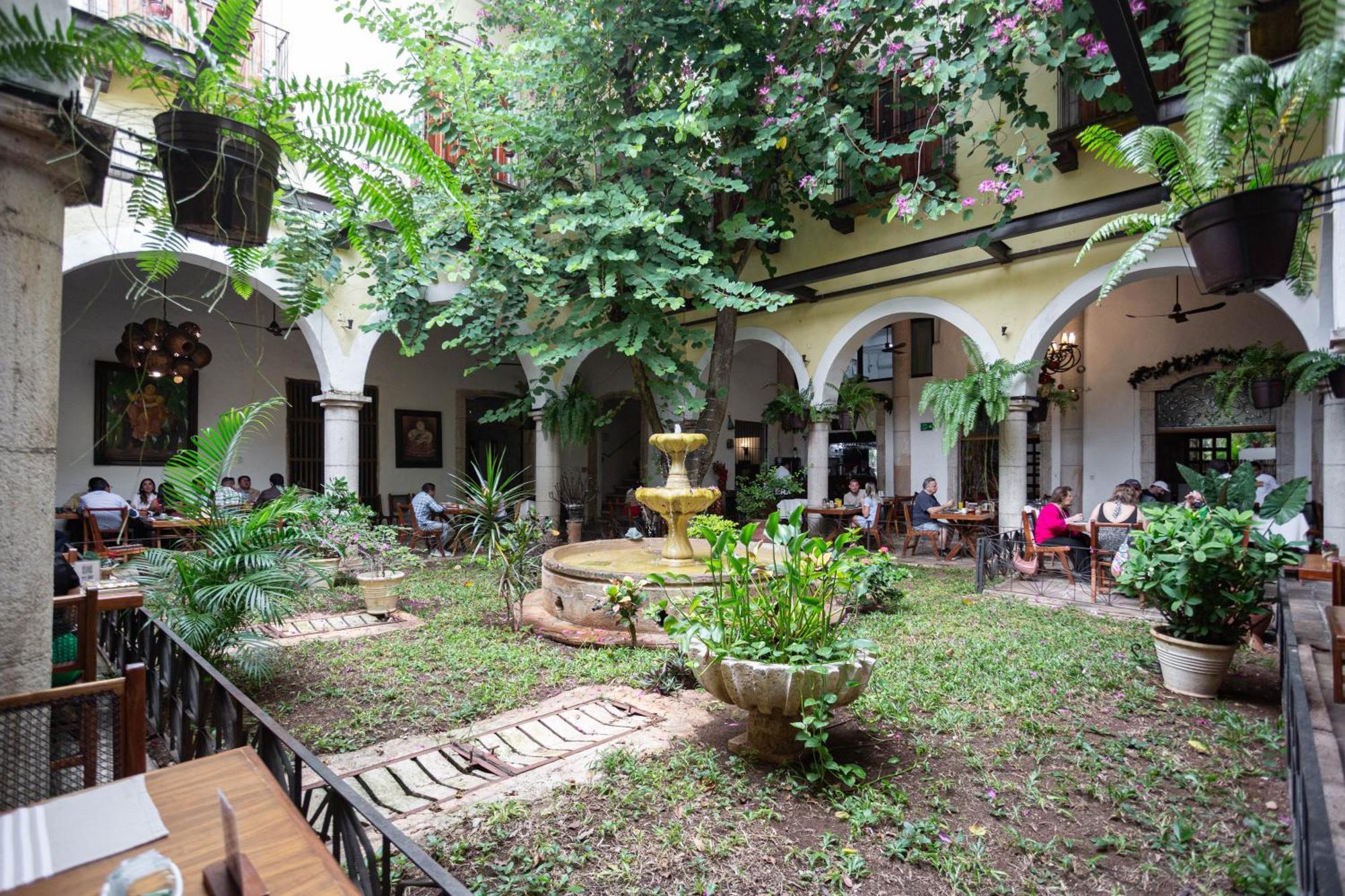 Hotel Meson Del Marques Valladolid  Exteriér fotografie Patio de los Naranjos